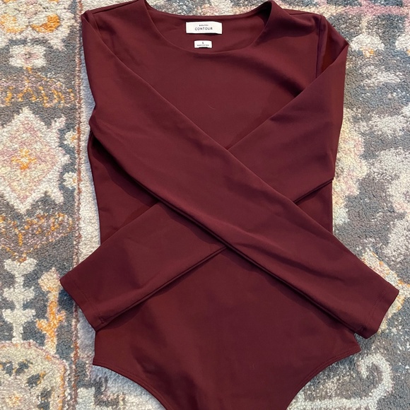 Aritzia Bundle (shirts, shorts, sweater) - Picture 12 of 16